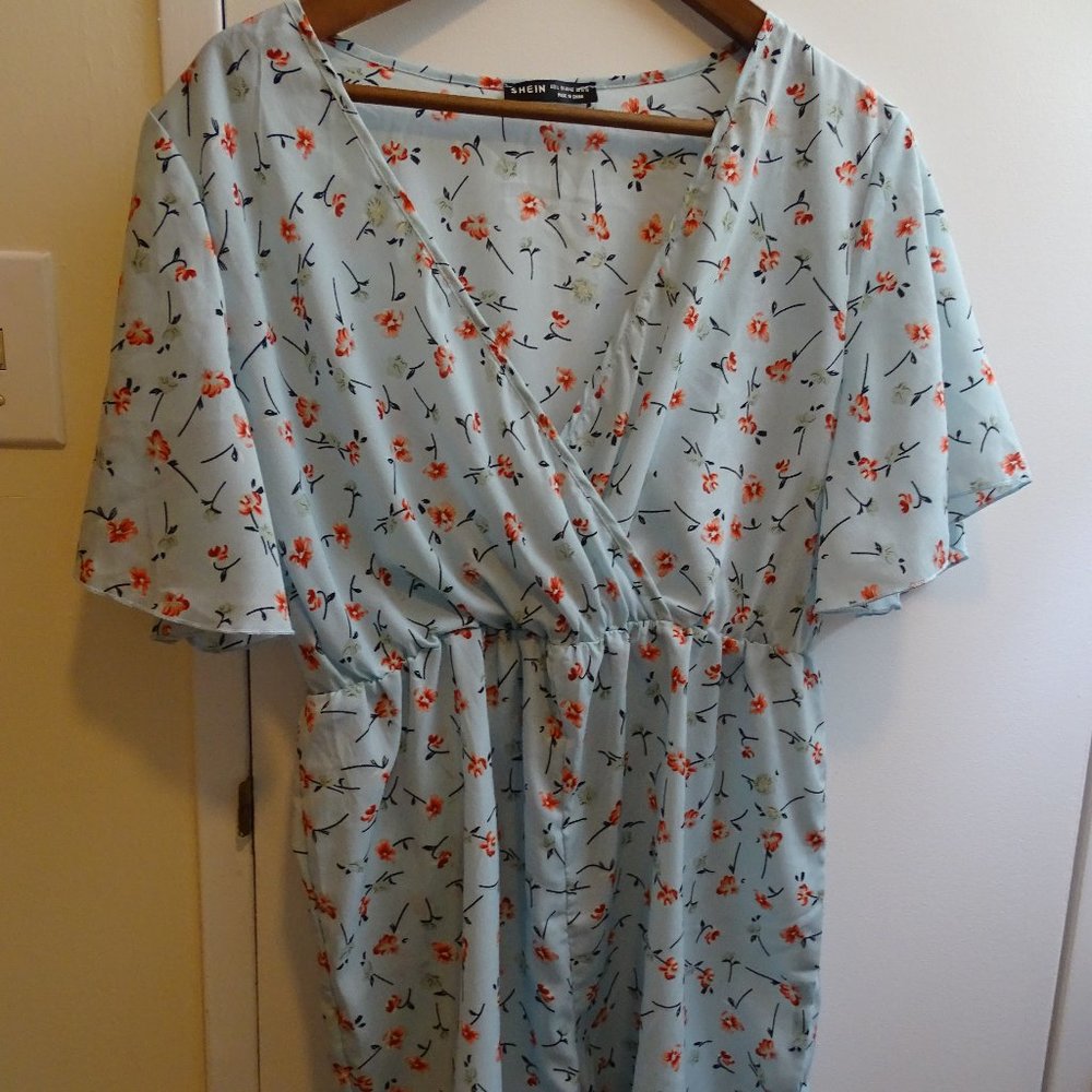 322 NWOT Shein Blue Floral Bell Sleeve Romper Large